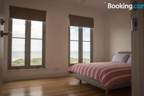 DEstrees Bay Beach House - Darwin Holiday 6