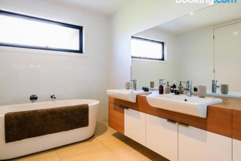 Villa Isola - Darwin Holiday 1