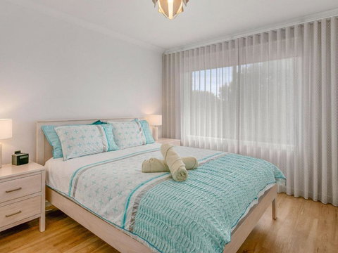 Wild Waves - Darwin Holiday 1