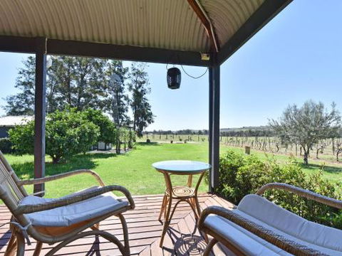 Soldiers Cottage Picturebook Vineyard Home - Darwin Holiday 4