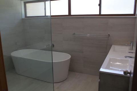 Spacious Townhouse Complete With Floating Mooring! - Darwin Holiday 5