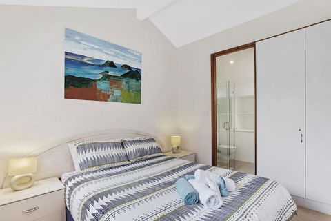 Spacious Townhouse Complete With Floating Mooring! - Darwin Holiday 1