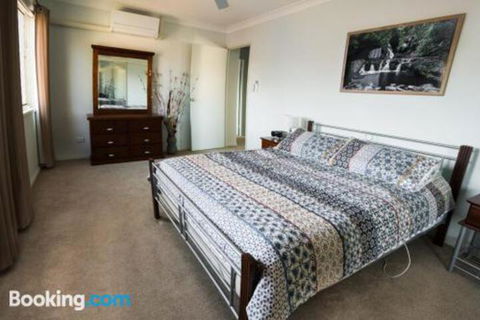 Family Getaway Close To Beach & Restaurants - Darwin Holiday 6