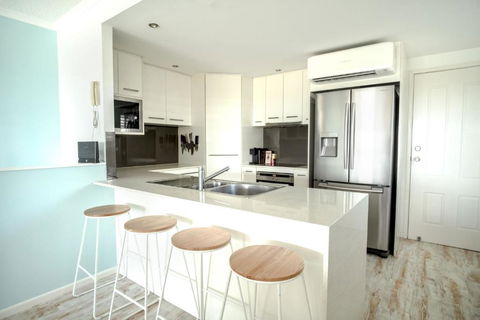 Coolum Beach 3 Level Townhouse Private Rooftop Terrace Spa Overlooking Mount Coolum - Darwin Holiday 3