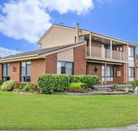 Fauxs Den - Darwin Holiday