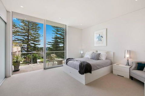 Oceanfront Penthouse Stylish & Luxurious. - Darwin Holiday 6