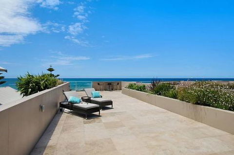 Oceanfront Penthouse Stylish & Luxurious. - Darwin Holiday 3