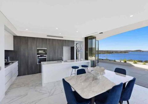 Stylish Penthouse With Views & Jacuzzi - Darwin Holiday 1