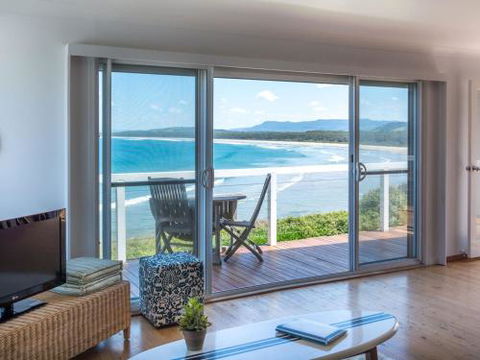 90 OCEANS EDGE Gerroa 4pm Check Out Sundays - Darwin Holiday 0