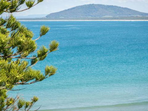 90 OCEANS EDGE Gerroa 4pm Check Out Sundays - Darwin Holiday 5