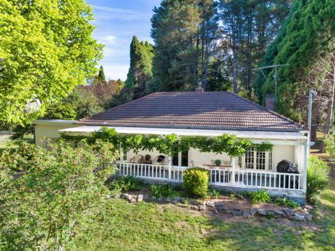 Redwood Cottage Burradoo Getaway Southern Highlands 4pm Check Out Sunday - Darwin Holiday 0