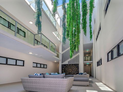 Apartment Near City On Lake 3 - Darwin Holiday 3