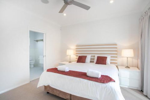 Aegean On The Beach - Darwin Holiday 1