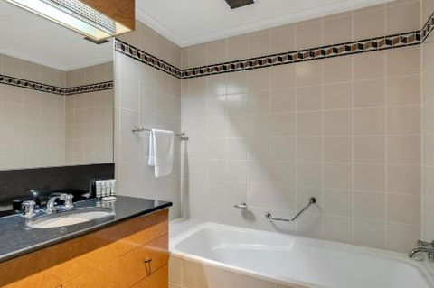 DREAM HARBOUR VIEW 2 BRM / GYM POOL & PARKING - Darwin Holiday 1