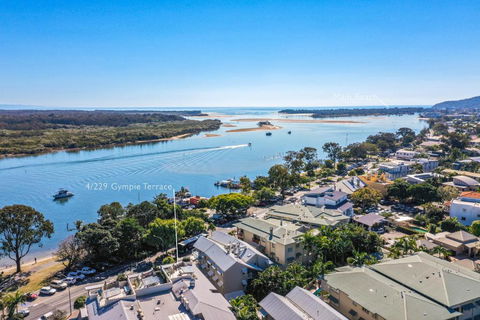 Panoramic River & Ocean Views Noosaville - Darwin Holiday 4