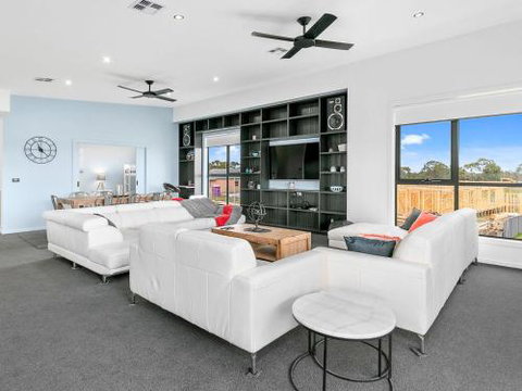 The Mansion - Darwin Holiday 1