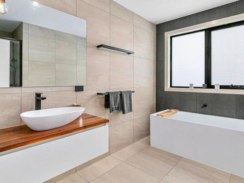 The Mansion - Darwin Holiday 5