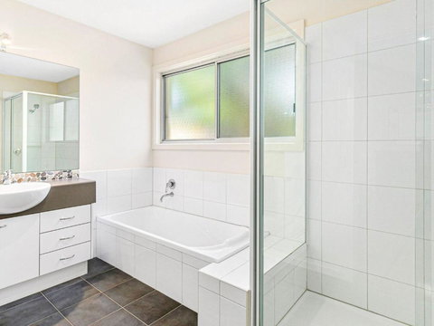 Serenity At Red Rocks - Darwin Holiday 5