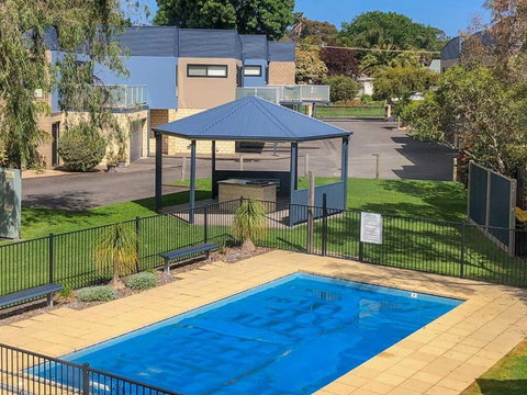 Shmatty - Darwin Holiday 1