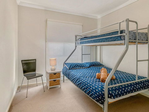 Shmatty - Darwin Holiday 5