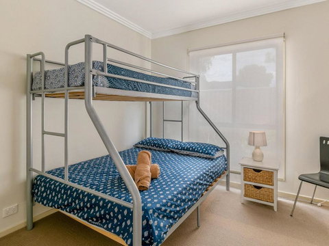 Shmatty - Darwin Holiday 4