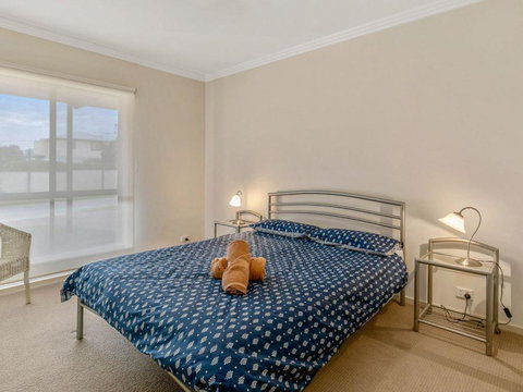 Shmatty - Darwin Holiday 3