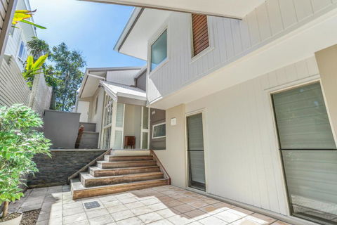 The Peachy Life Sunshine Beach - Darwin Holiday 4