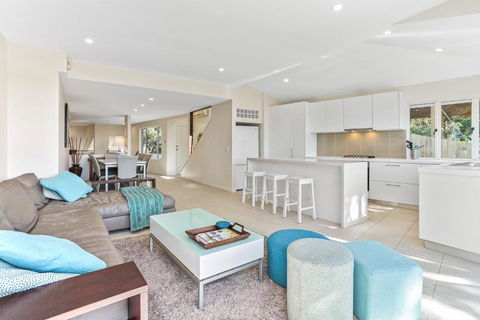 The Peachy Life Sunshine Beach - Darwin Holiday 1