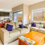 High Tide - Darwin Holiday 0