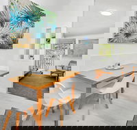 Tropical on McKenzie MK1 - Darwin Holiday