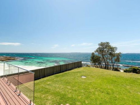 Bimbadgen At Hyams Beach 4pm Check Out Sundays - Darwin Holiday 0