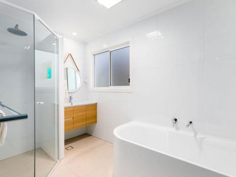 SPINIFEX Gerroa 4pm Check Out Sundays - Darwin Holiday 5