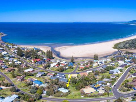 SPINIFEX Gerroa 4pm Check Out Sundays - Darwin Holiday 1