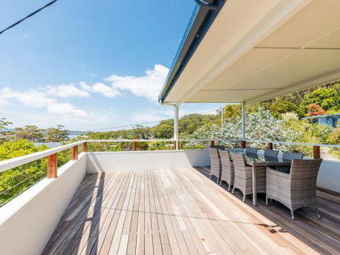 Unwind At Hyams Beach 4pm Check Out Sundays - Darwin Holiday 0