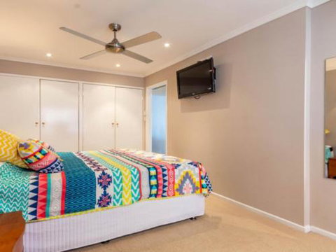 Dog Lovers Retreat Beachmere - Darwin Holiday 6