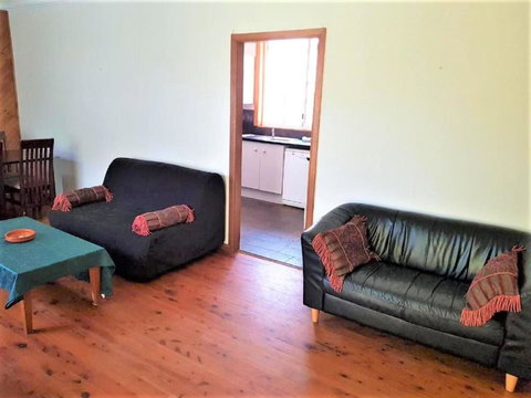 Accommodation Sydney Frenchs Forest 3 Bedroom House With Large Outdoor Entertainment Area & Onsite Parking - Darwin Holiday 4