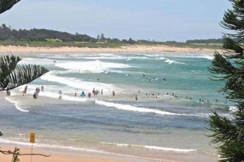 Accommodation Sydney Frenchs Forest 3 Bedroom House With Large Outdoor Entertainment Area & Onsite Parking - Darwin Holiday 3