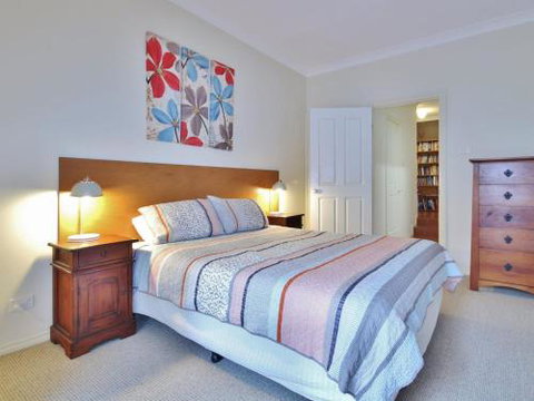 Black Wattle At Hyams Beach 4pm Check Out Sundays - Darwin Holiday 3