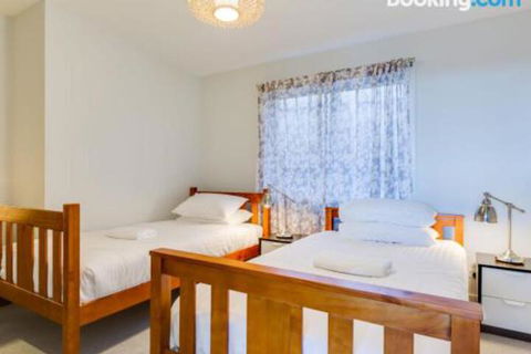 BLUE WATERS Gerringong 4pm Check Out Sundays - Darwin Holiday 6