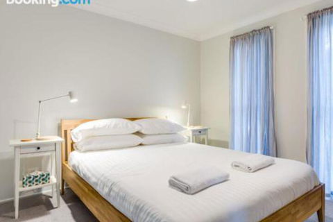 BLUE WATERS Gerringong 4pm Check Out Sundays - Darwin Holiday 0