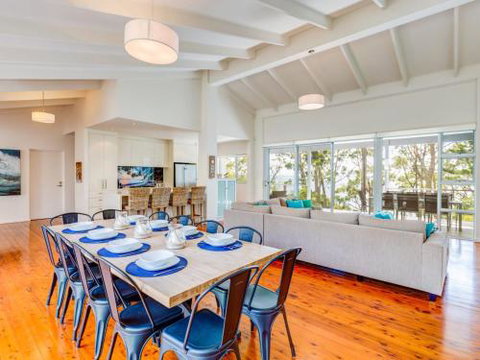 Harlequin Beach House 4pm Check Out Sundays - Darwin Holiday 0