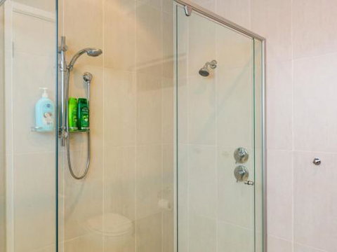 Harlequin Beach House 4pm Check Out Sundays - Darwin Holiday 4