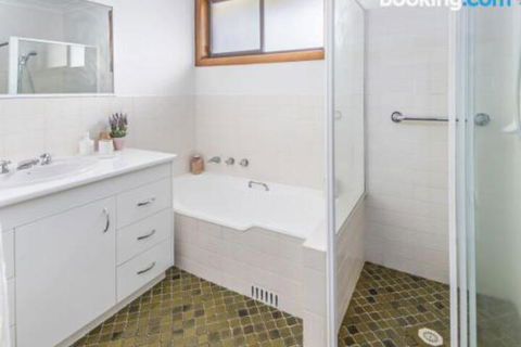 QUARTERDECK Gerringong 4pm Check Out Sundays - Darwin Holiday 6