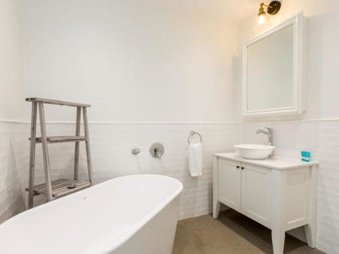 Kickenbach At Hyams Beach 4pm Check Out Sundays - Darwin Holiday 5