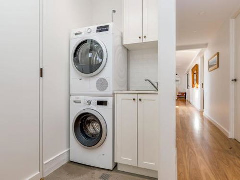 Kickenbach At Hyams Beach 4pm Check Out Sundays - Darwin Holiday 1