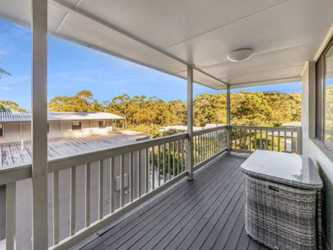 Sandals At The Bay Upstairs Unit Sleeping Six 4pm Check Out Sundays - Darwin Holiday 4