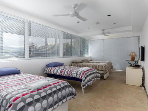 TASMAN DRIVE Gerringong 4pm Check Out Sundays - Darwin Holiday 2