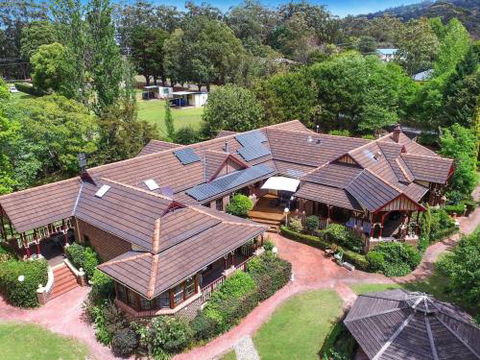 THE ELMS Berry Berry & Surrounds 4pm Check Out Sundays - Darwin Holiday 4