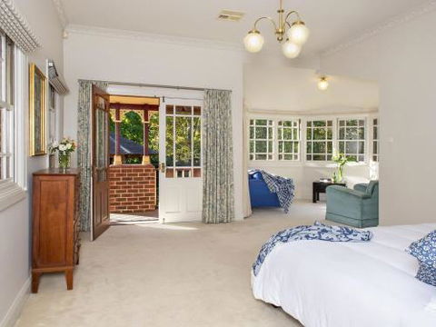 THE ELMS Berry Berry & Surrounds 4pm Check Out Sundays - Darwin Holiday 3