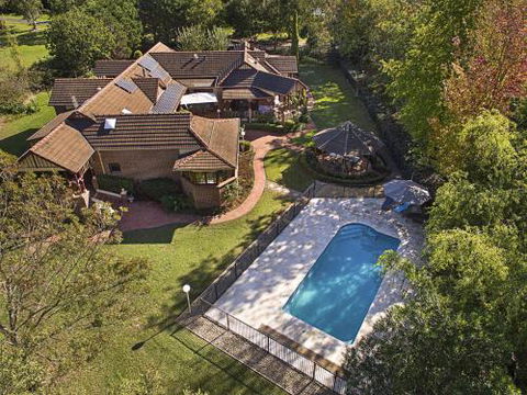 THE ELMS Berry Berry & Surrounds 4pm Check Out Sundays - Darwin Holiday 2